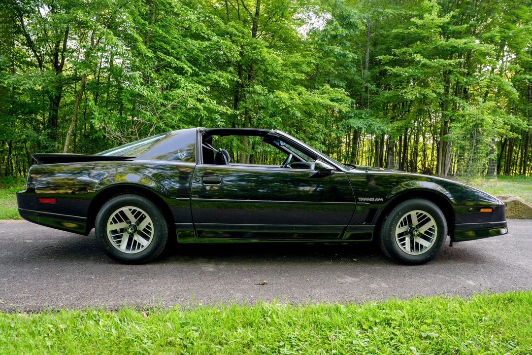 1989 Pontiac Firebird Trans Am 3rd Gen - Image 5 of 31