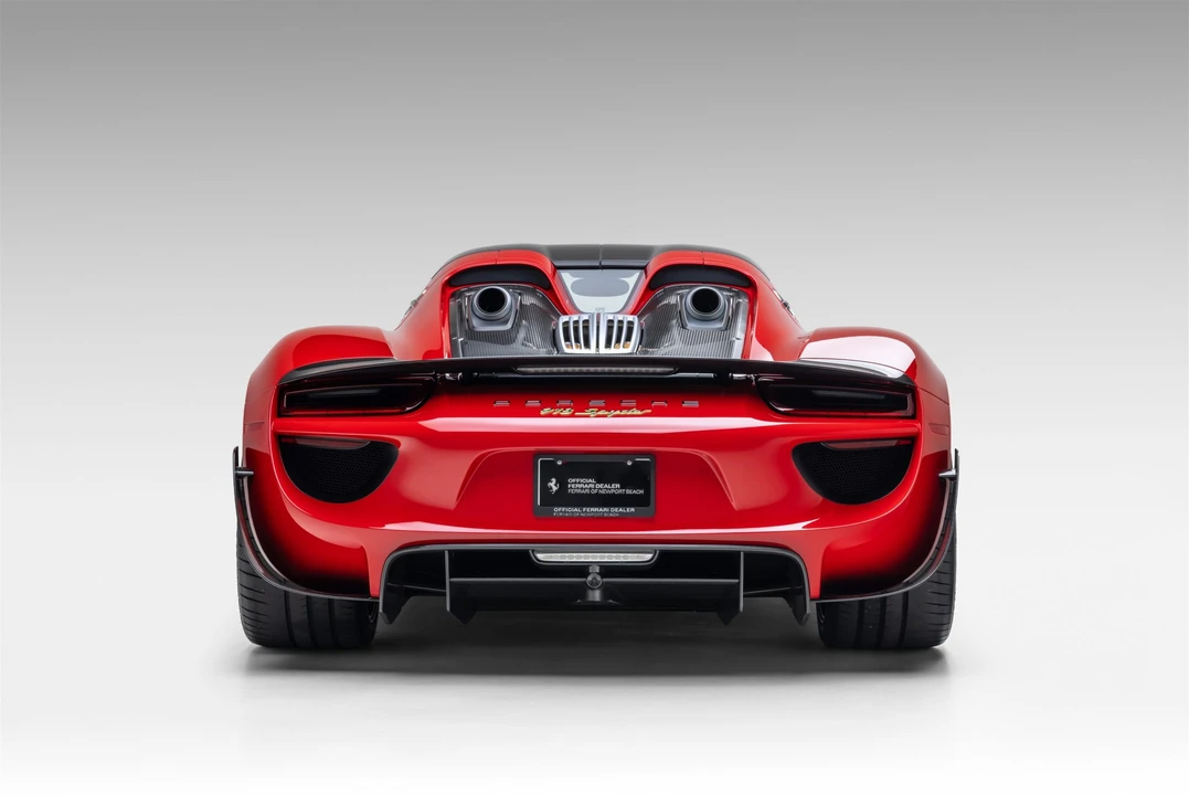 2015 Porsche 918 Spyder - Image 13 of 31