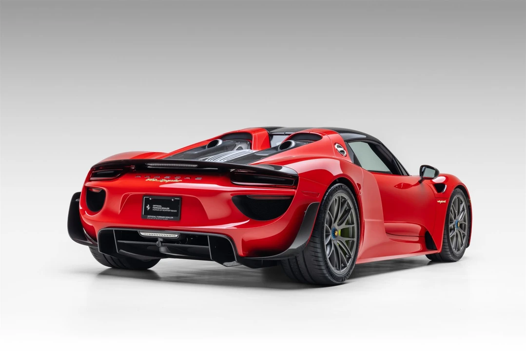 2015 Porsche 918 Spyder - Image 10 of 31