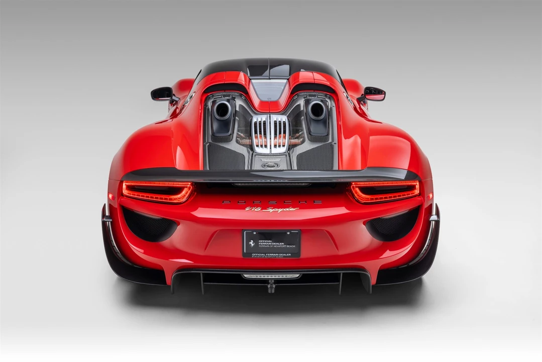 2015 Porsche 918 Spyder - Image 12 of 31