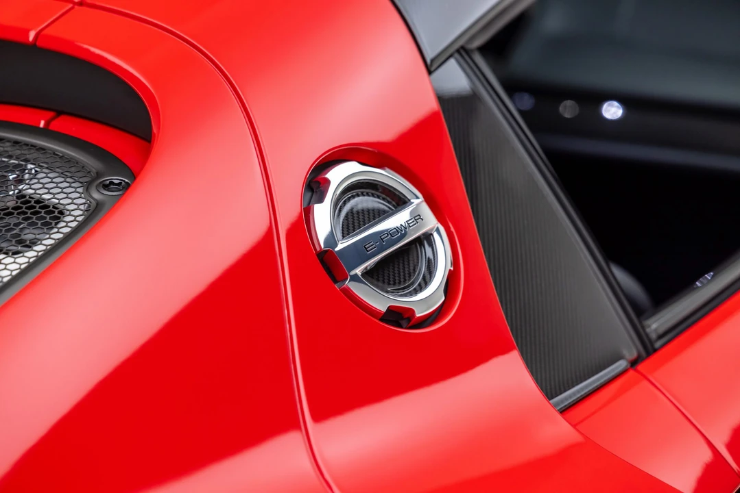 2015 Porsche 918 Spyder - Image 28 of 31