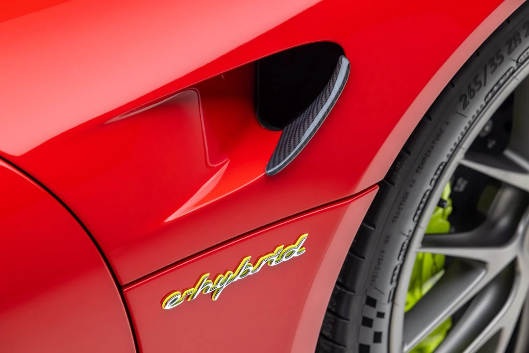 2015 Porsche 918 Spyder - Image 24 of 31