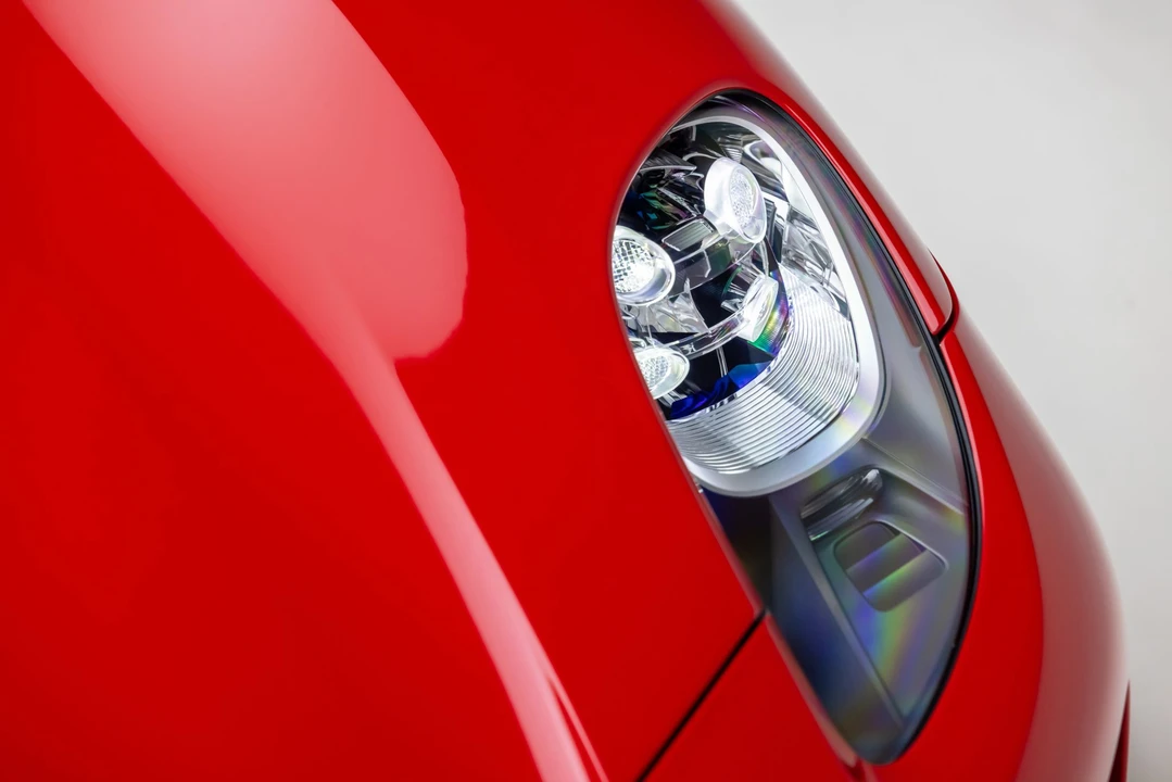 2015 Porsche 918 Spyder - Image 20 of 31