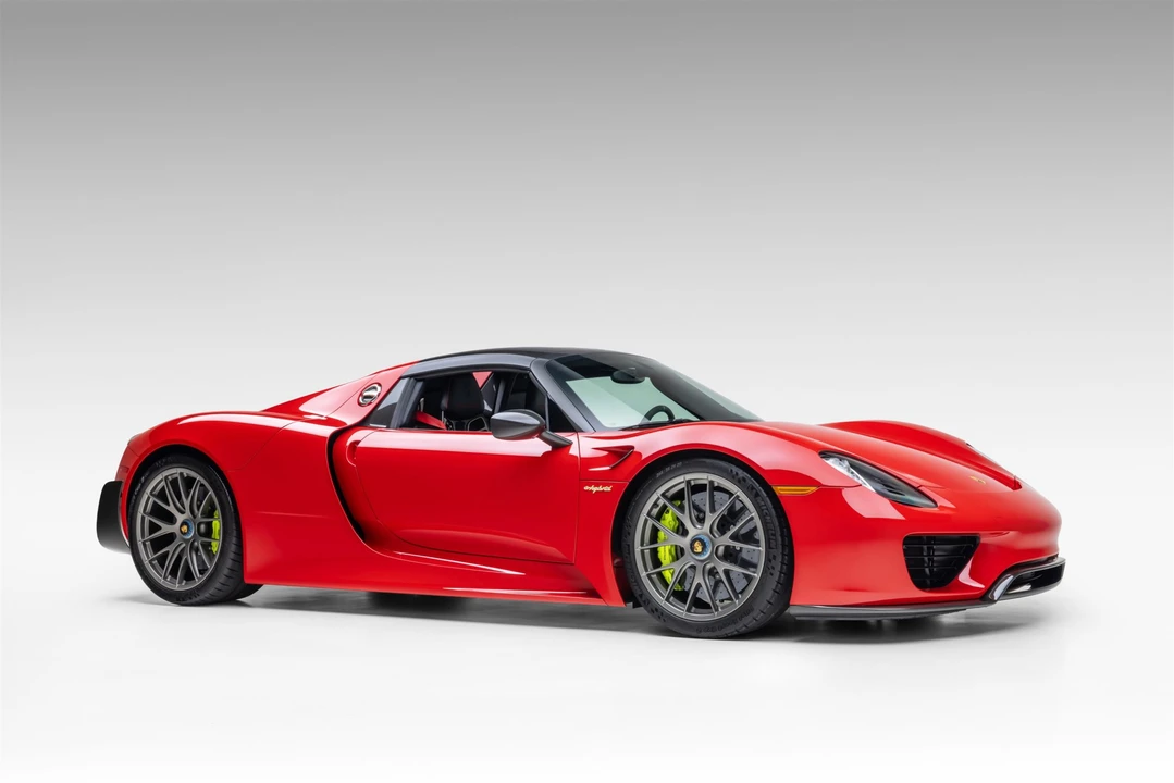 2015 Porsche 918 Spyder - Image 7 of 31