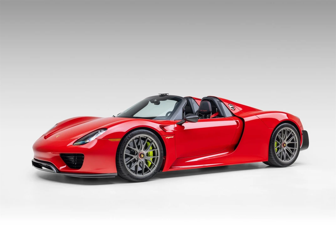 2015 Porsche 918 Spyder - Image 2 of 31