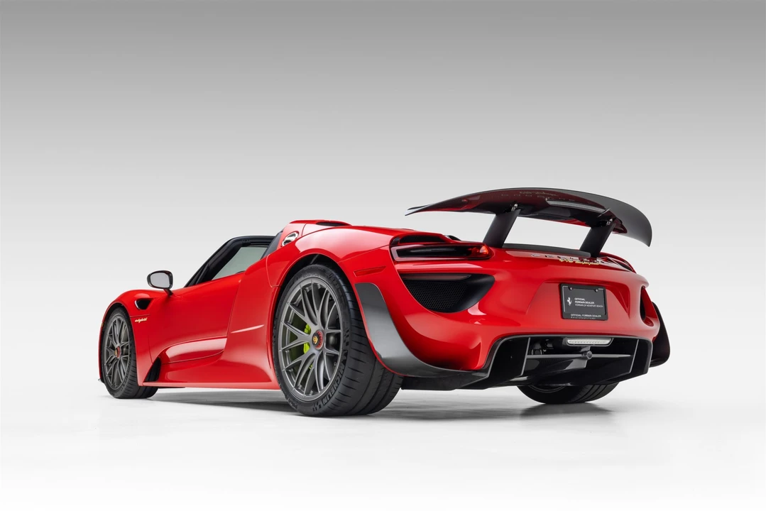 2015 Porsche 918 Spyder - Image 14 of 31