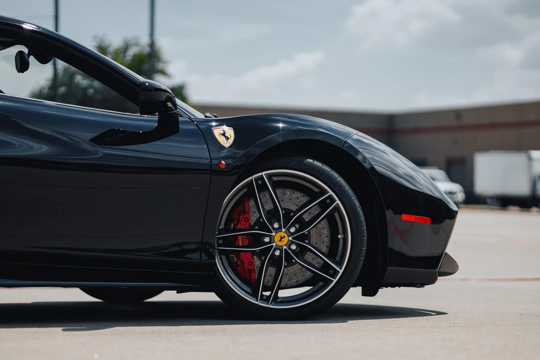 2017 Ferrari 488 GTB - Image 26 of 31