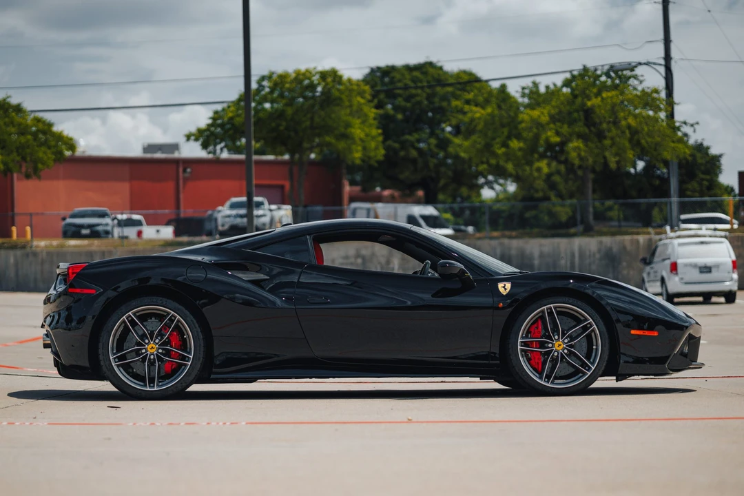 2017 Ferrari 488 GTB - Image 9 of 31
