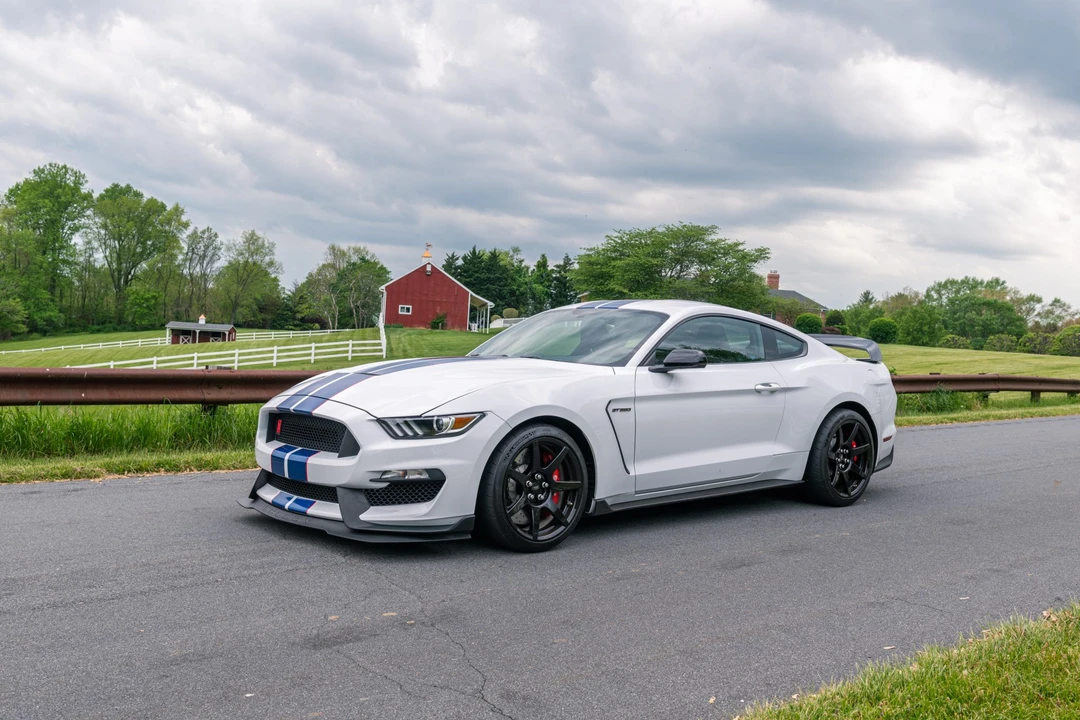2017 Ford S550 Shelby Mustang GT350R - Image 2 of 31