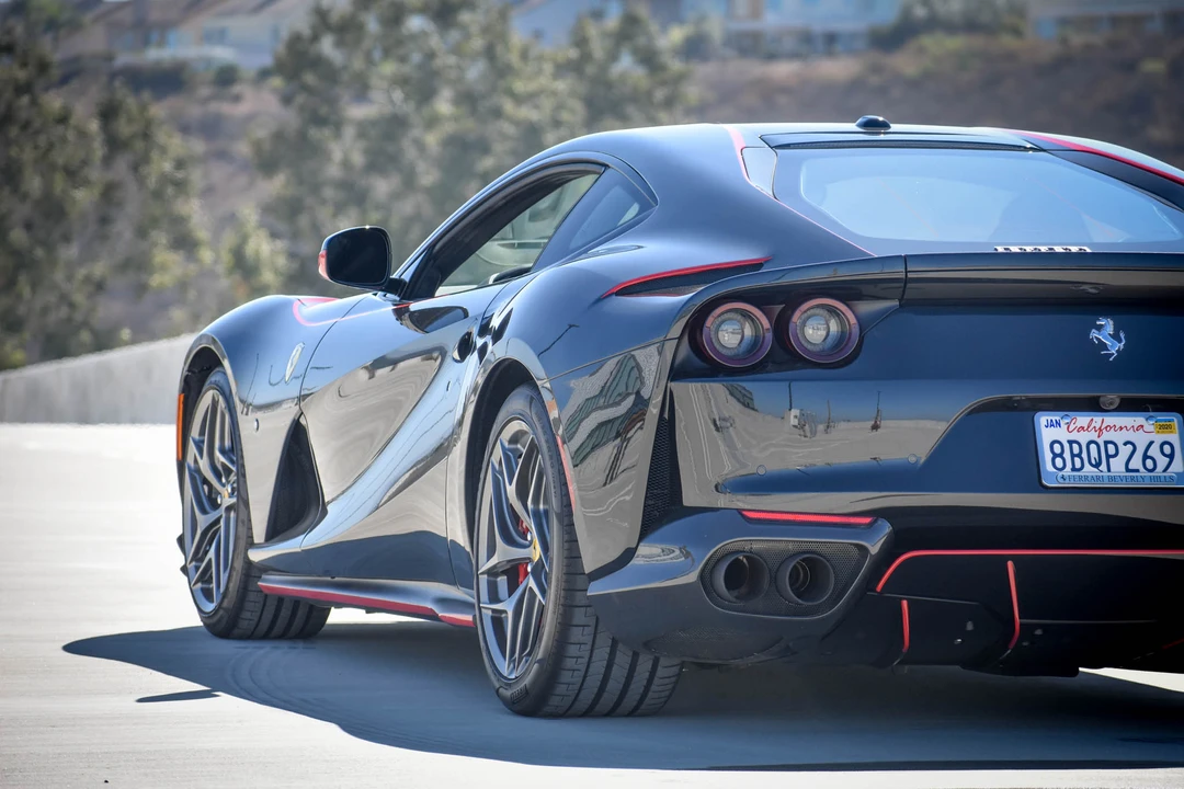 2018 Ferrari 812 Superfast - Image 27 of 31