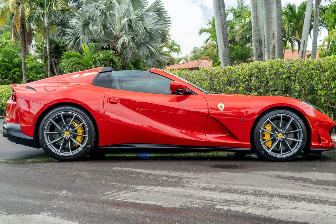 2021 Ferrari 812 GTS - Image 5 of 31