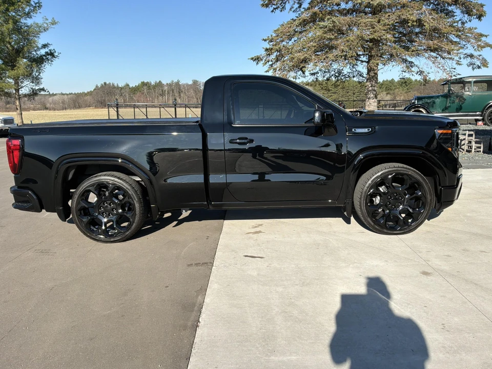 2025 GMC Sierra 5th Gen - Image 11 of 31