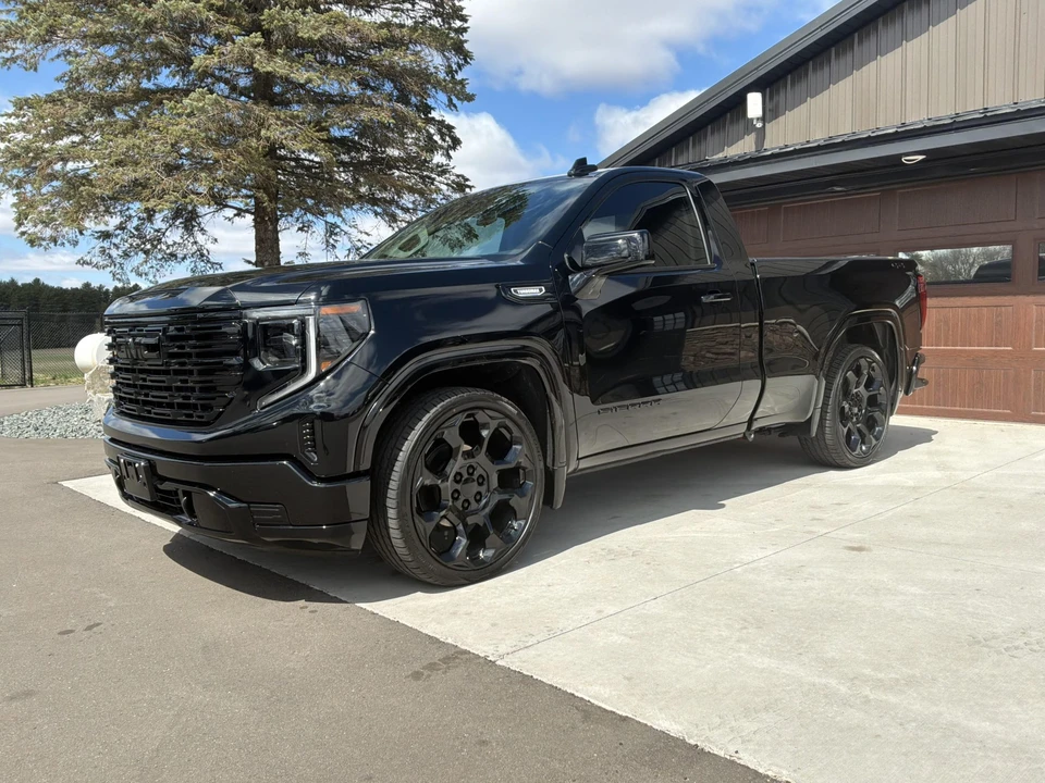 2025 GMC Sierra 5th Gen - Image 5 of 31
