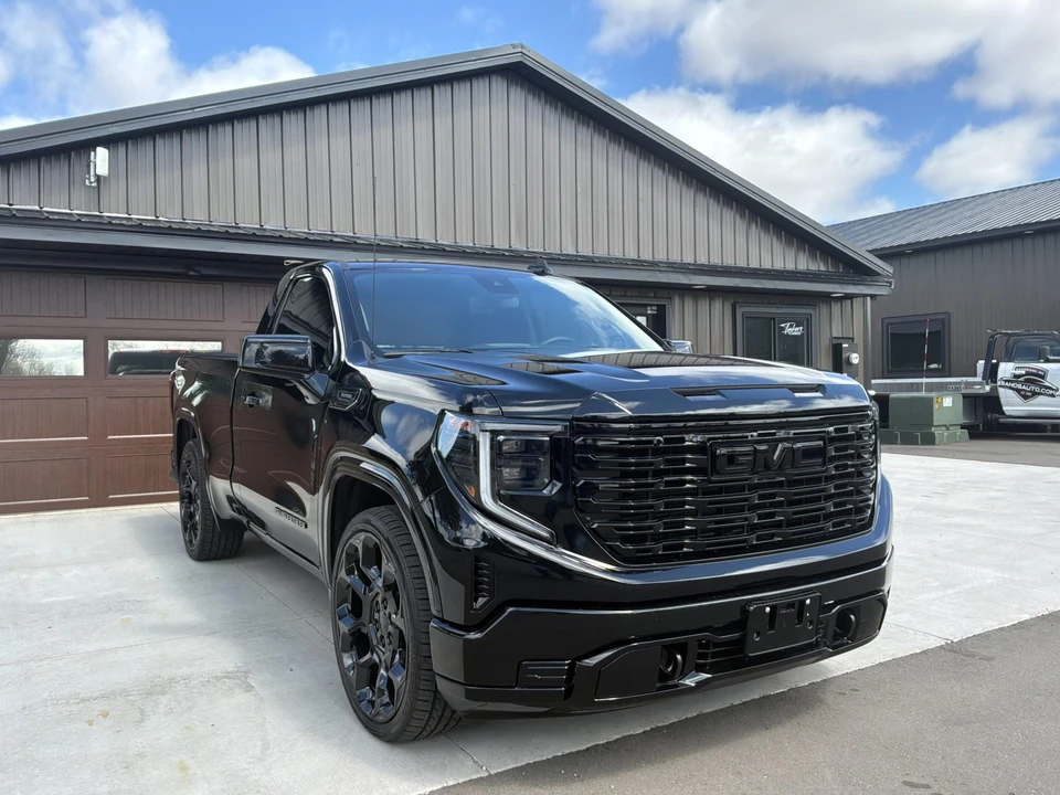 2025 GMC Sierra 5th Gen - Image 12 of 31