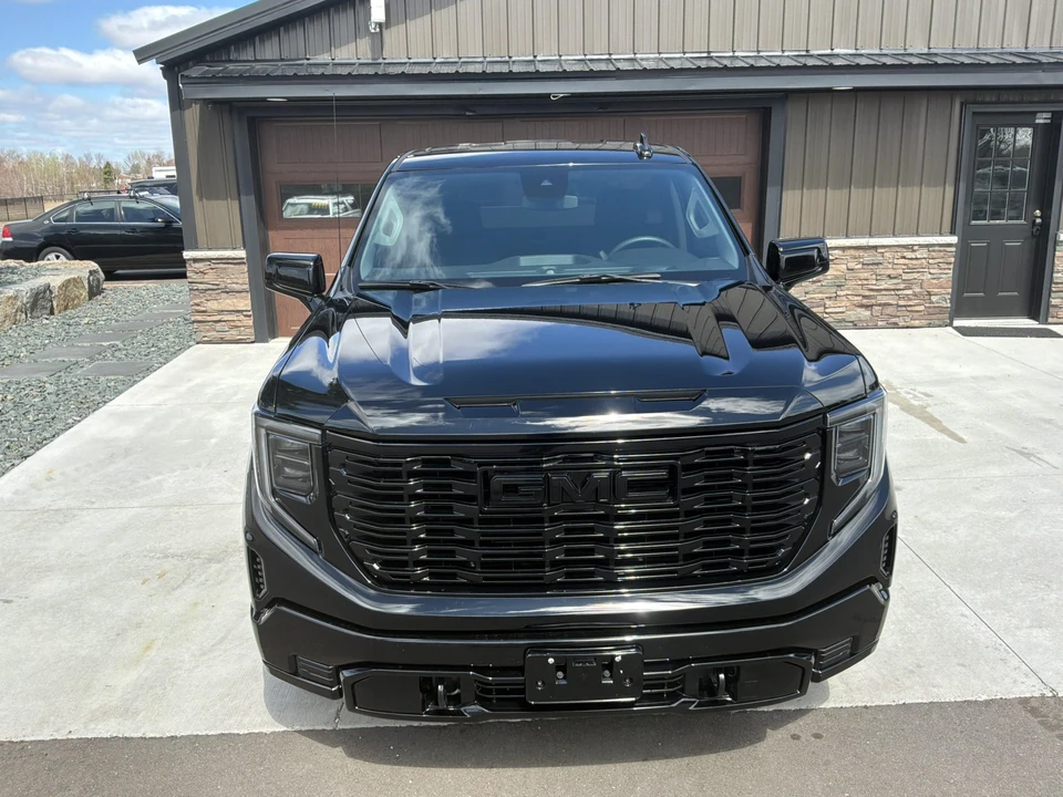 2025 GMC Sierra 5th Gen - Image 2 of 31