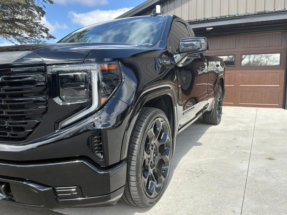 2025 GMC Sierra 5th Gen - Image 28 of 31