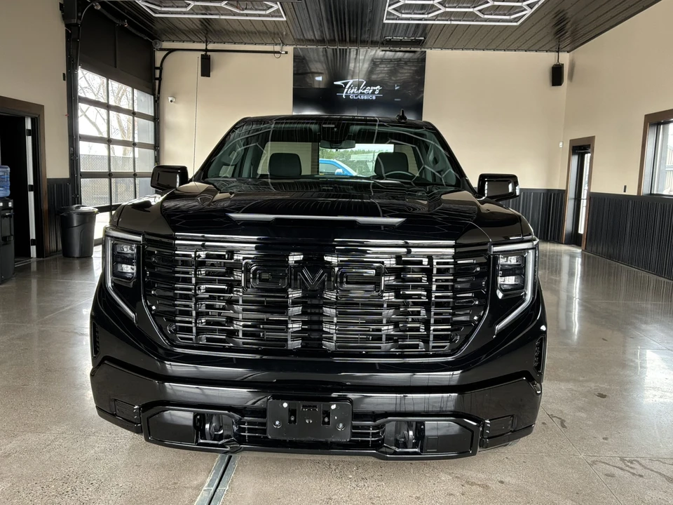 2025 GMC Sierra 5th Gen - Image 15 of 31
