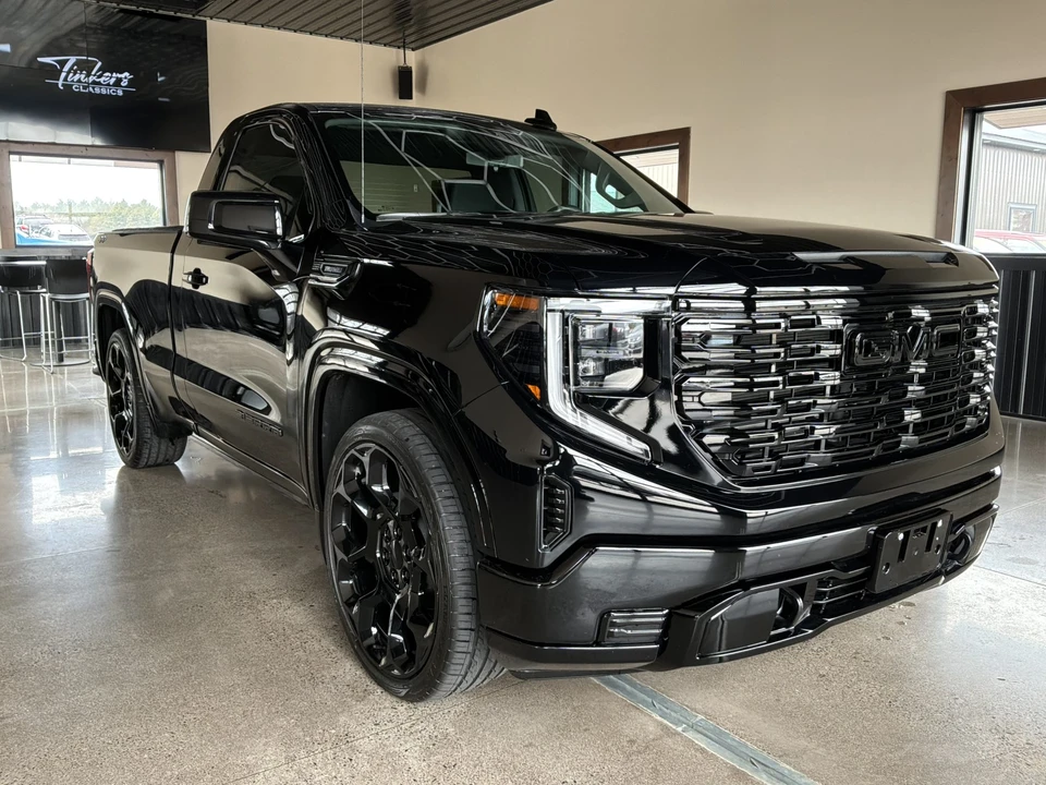 2025 GMC Sierra 5th Gen - Image 14 of 31