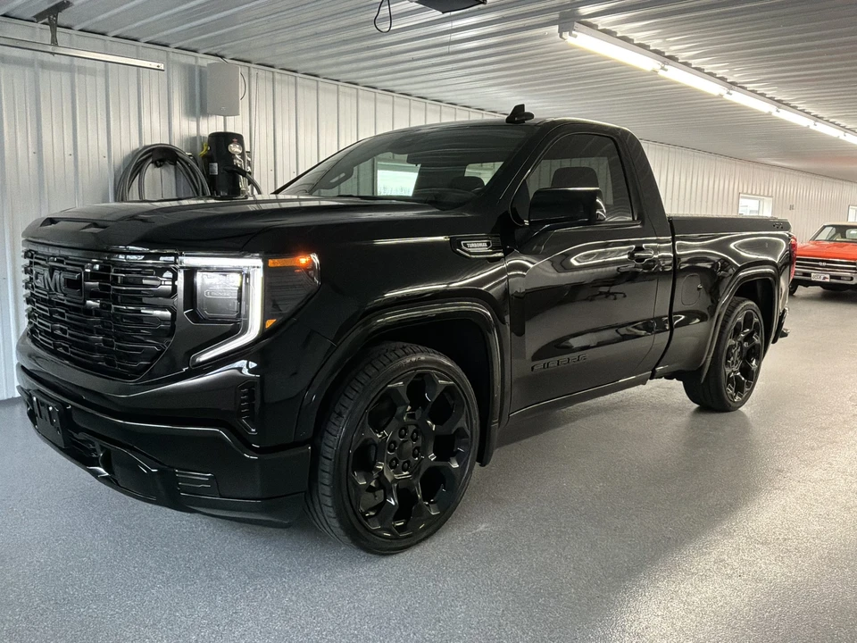 2025 GMC Sierra 5th Gen - Image 18 of 31