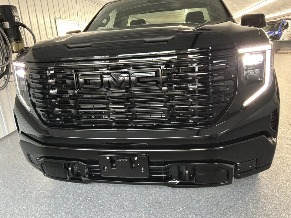 2025 GMC Sierra 5th Gen - Image 24 of 31