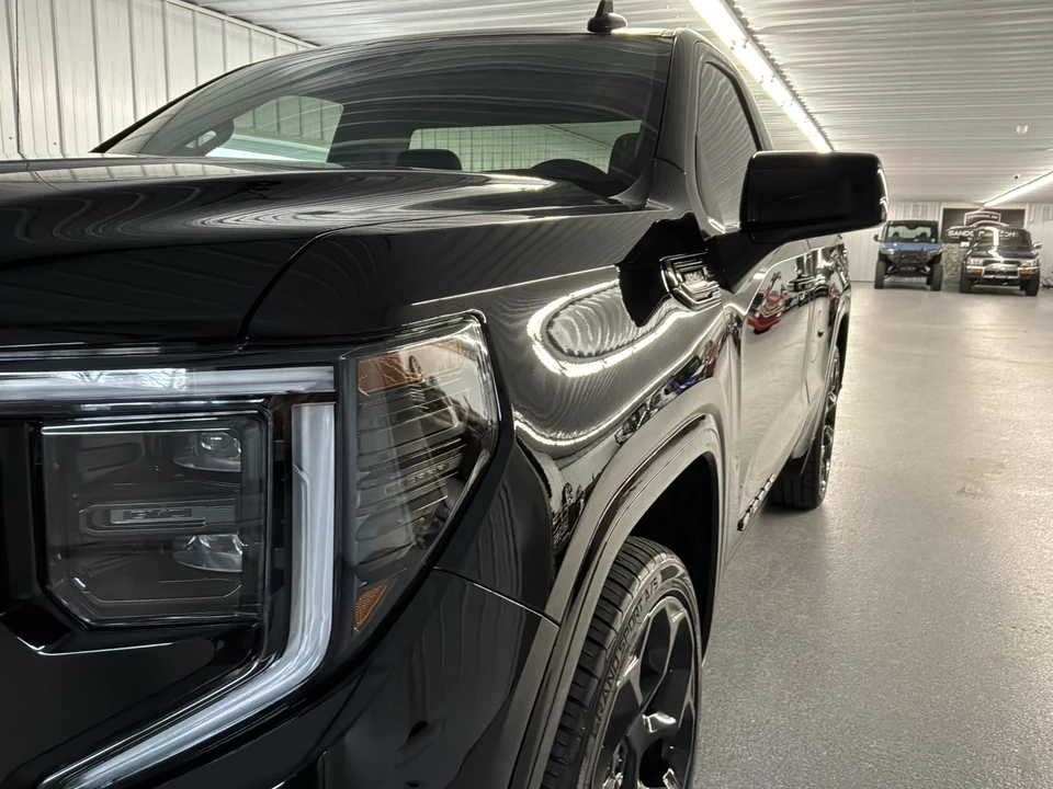 2025 GMC Sierra 5th Gen - Image 27 of 31