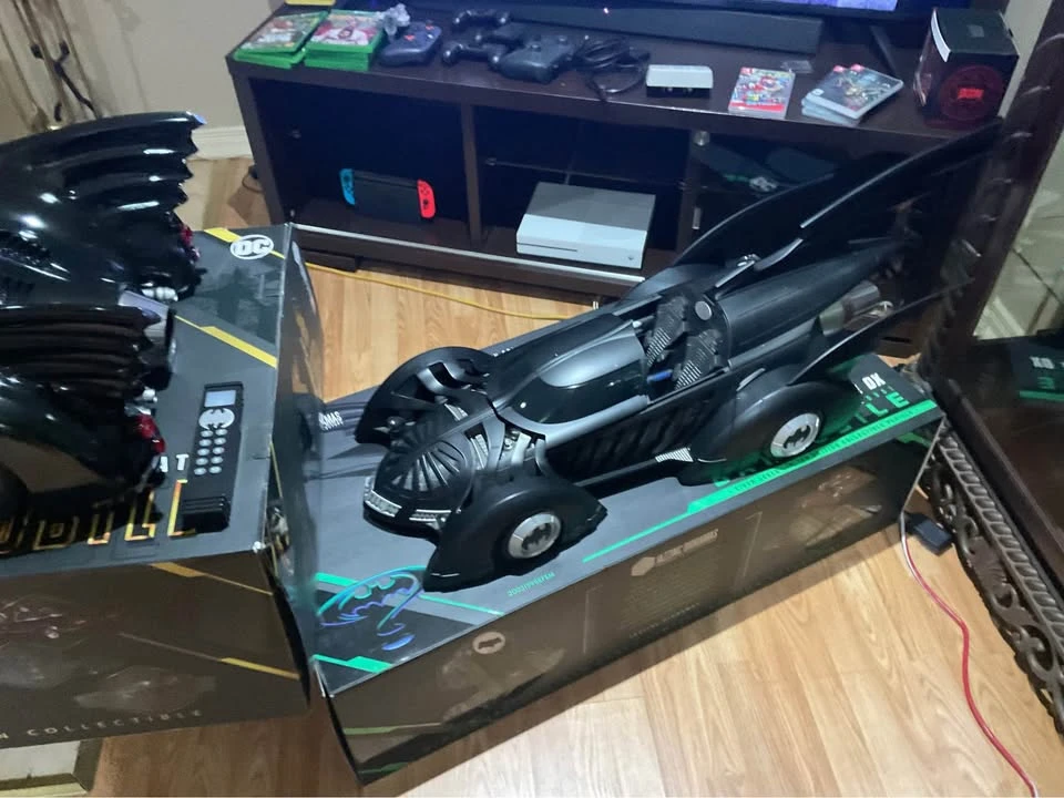 Parts & Memorabilia Scale Models - Image 2 of 10