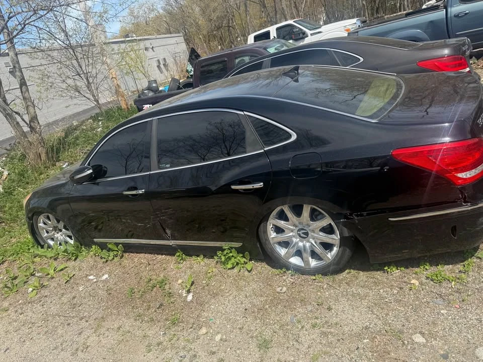 2011 Hyundai Equus - Image 2 of 3