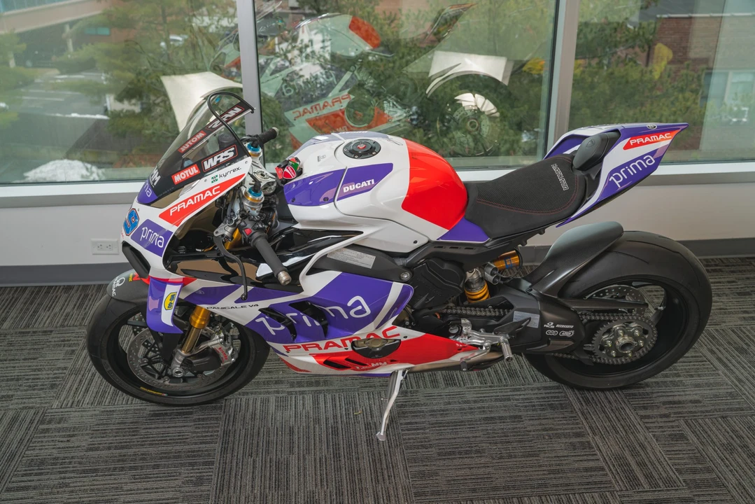 2024 Ducati V4 - Image 6 of 31