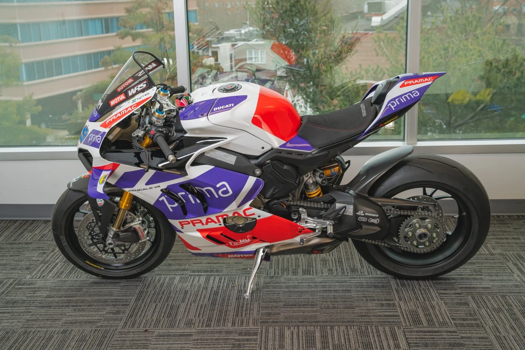 2024 Ducati V4 - Image 7 of 31
