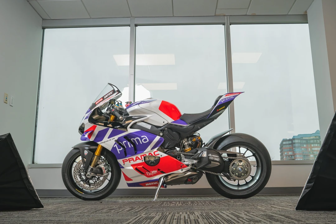 2024 Ducati V4 - Image 8 of 31