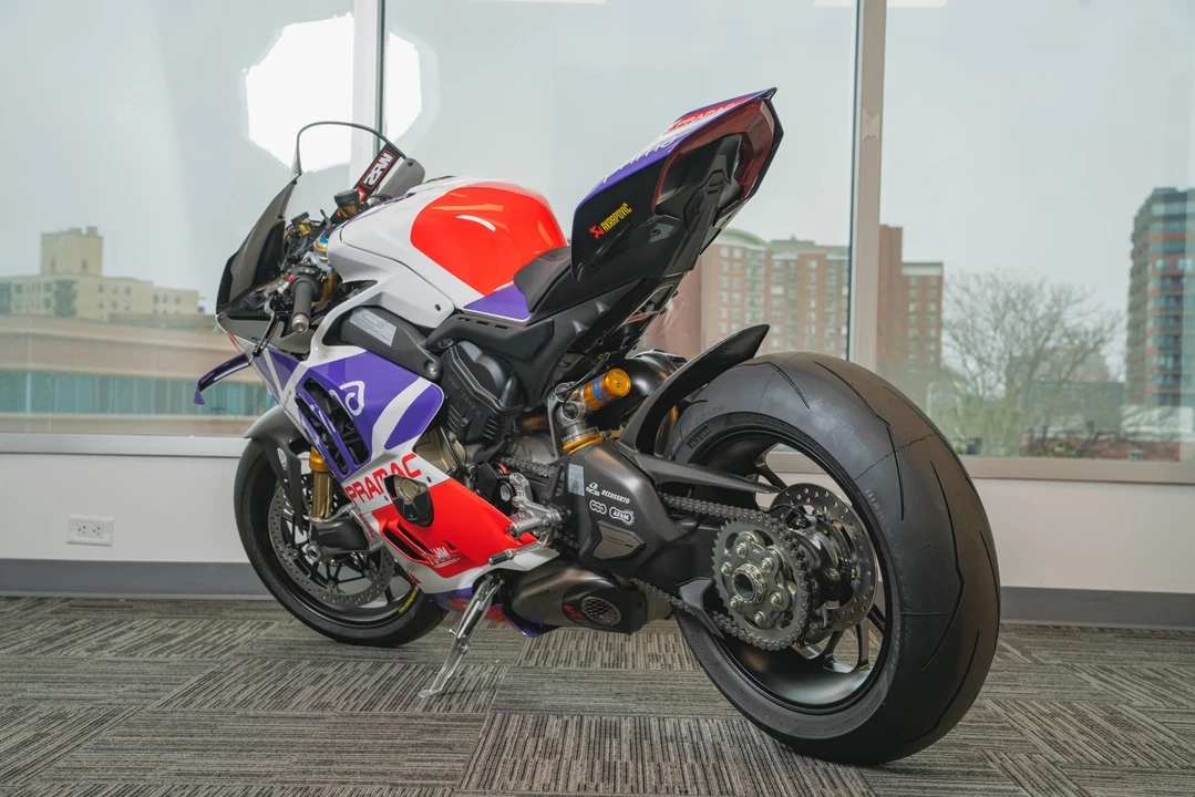 2024 Ducati V4 - Image 10 of 31