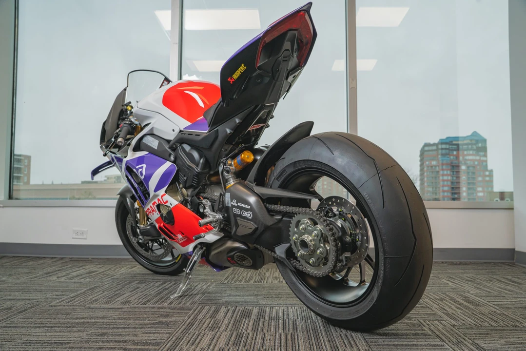 2024 Ducati V4 - Image 13 of 31