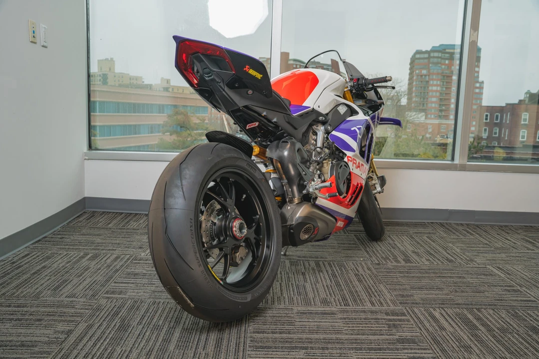 2024 Ducati V4 - Image 16 of 31