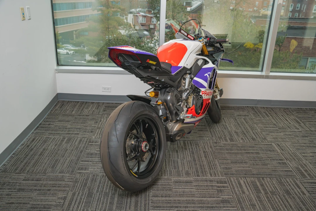 2024 Ducati V4 - Image 17 of 31
