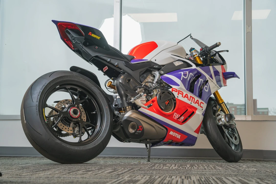 2024 Ducati V4 - Image 19 of 31