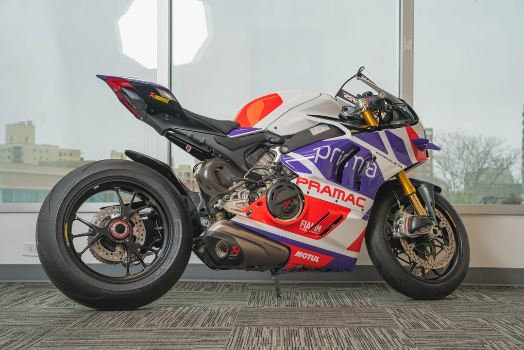 2024 Ducati V4 - Image 21 of 31