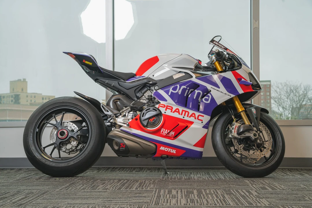 2024 Ducati V4 - Image 22 of 31
