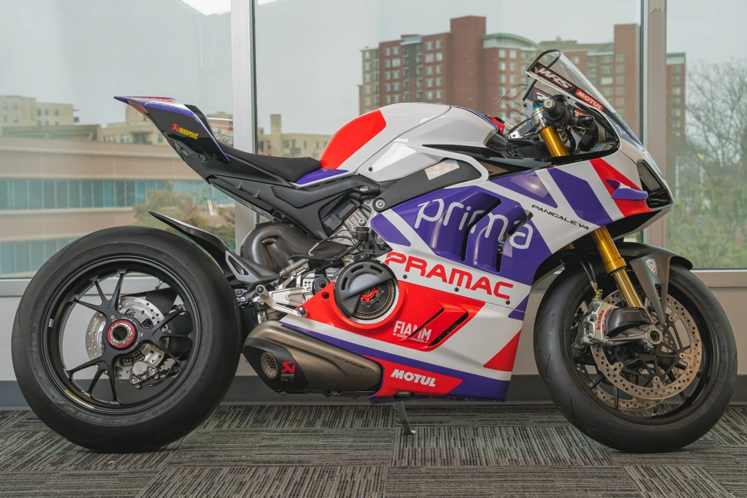 2024 Ducati V4 - Image 23 of 31