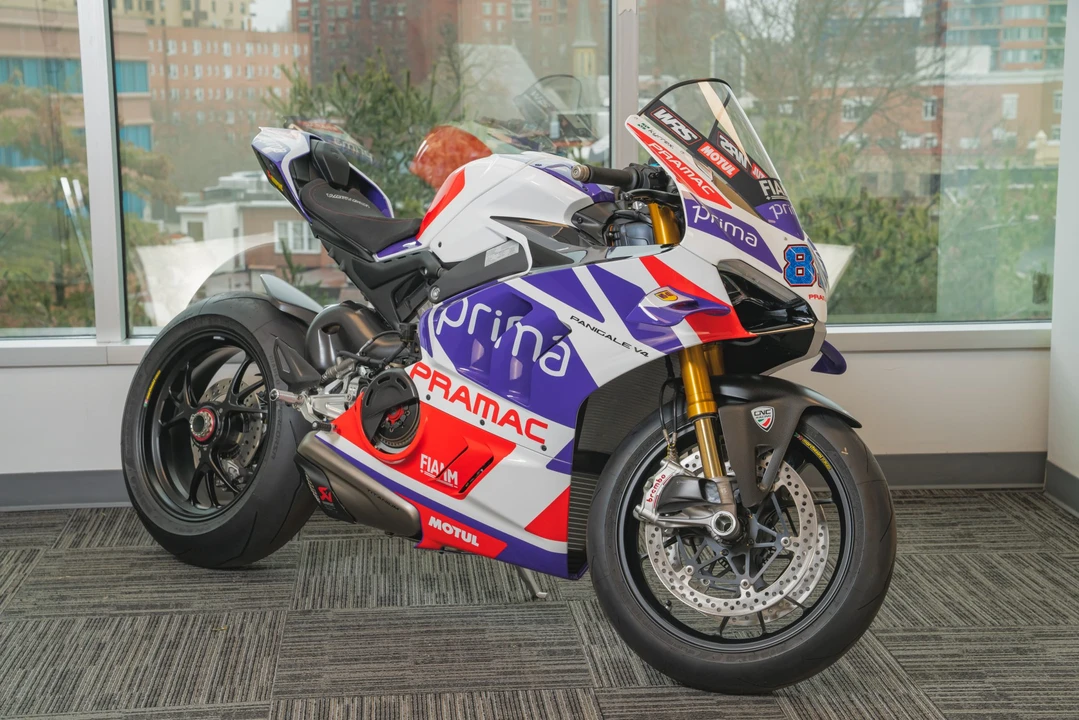 2024 Ducati V4 - Image 25 of 31