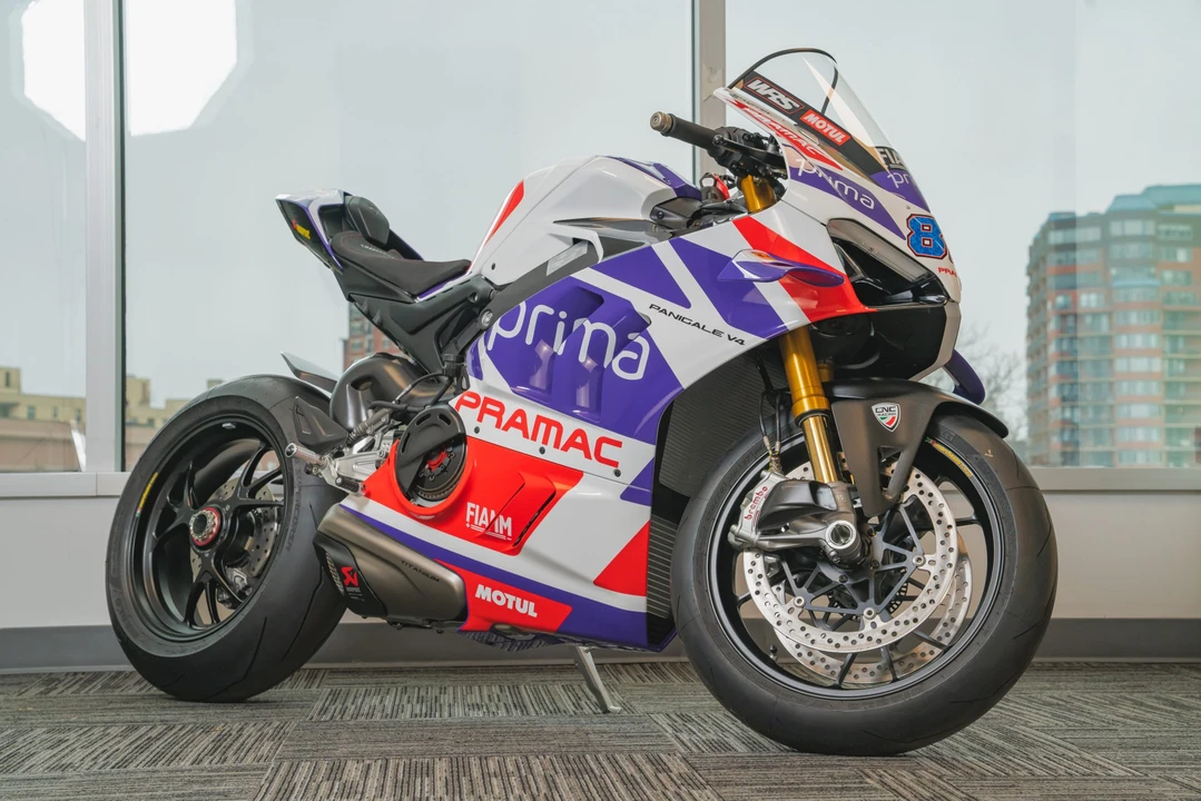 2024 Ducati V4 - Image 26 of 31