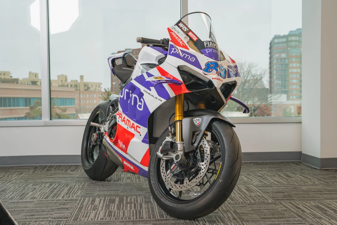 2024 Ducati V4 - Image 27 of 31