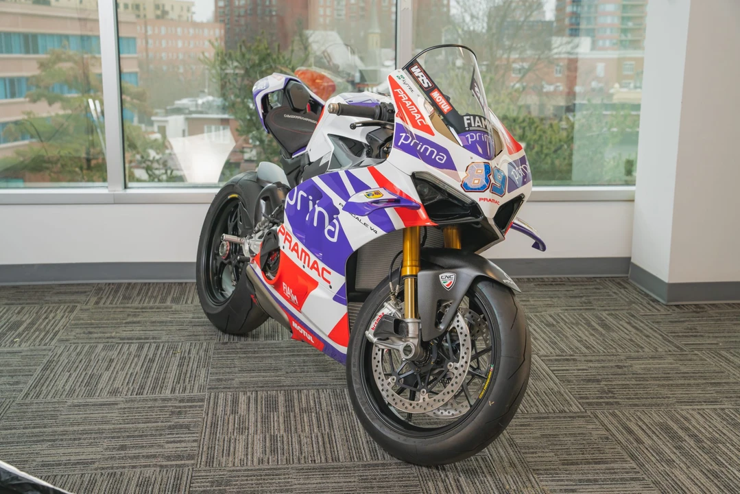 2024 Ducati V4 - Image 28 of 31