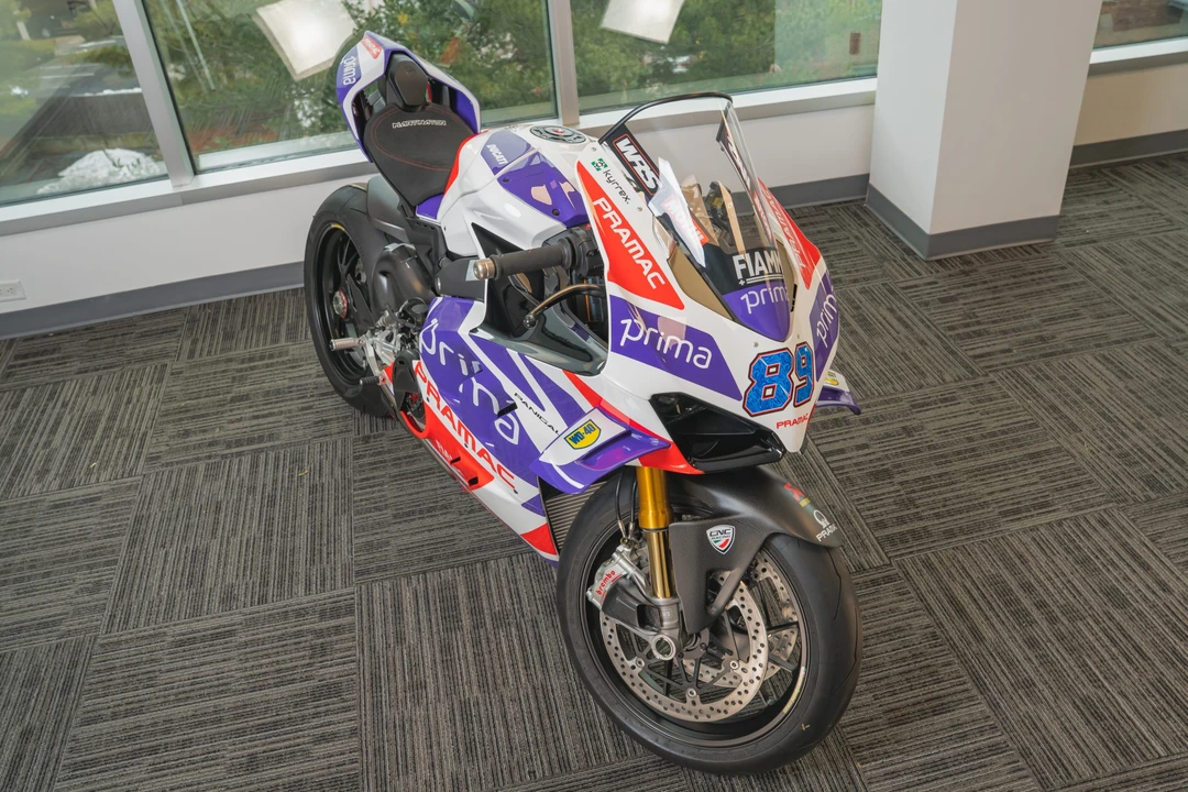 2024 Ducati V4 - Image 29 of 31