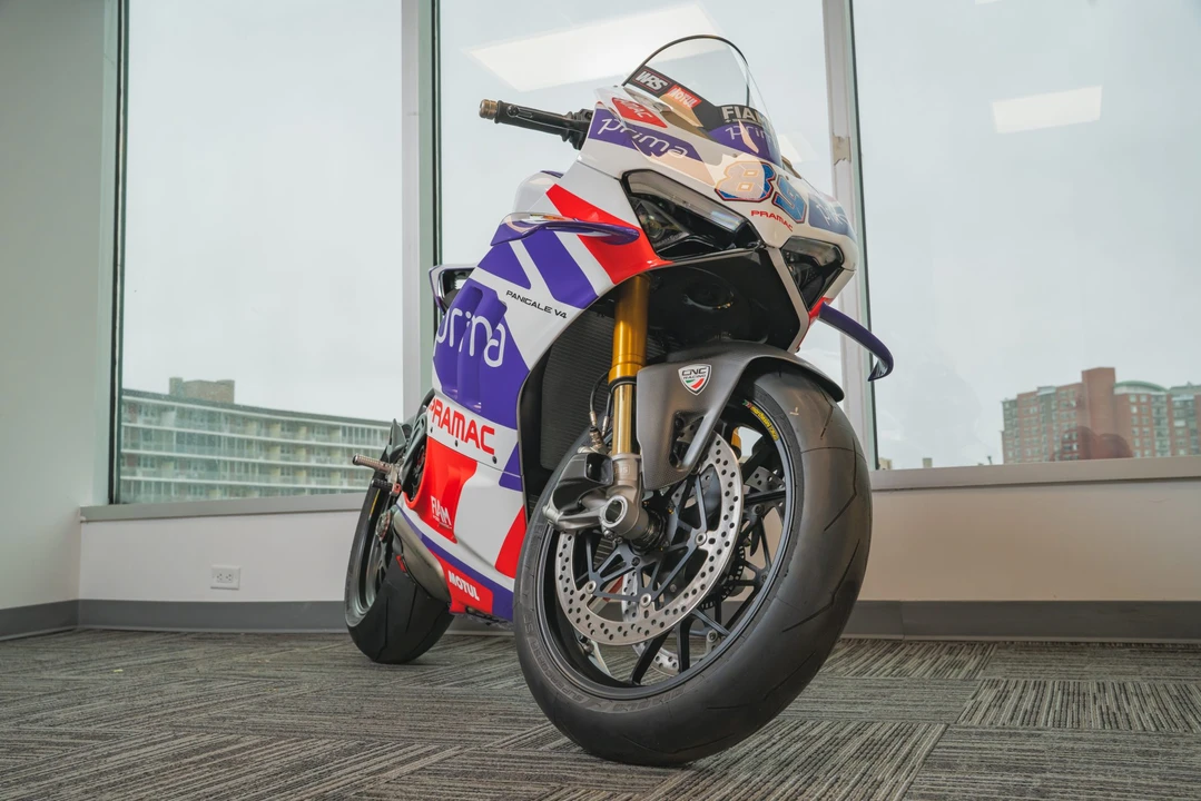 2024 Ducati V4 - Image 30 of 31