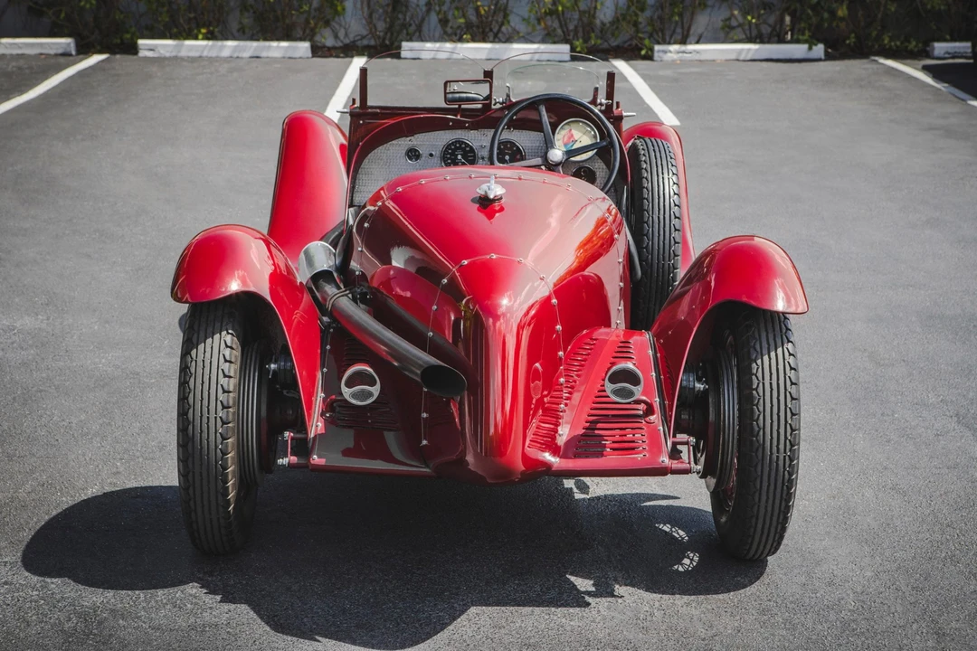 Alfa Romeo 8C - Image 17 of 31