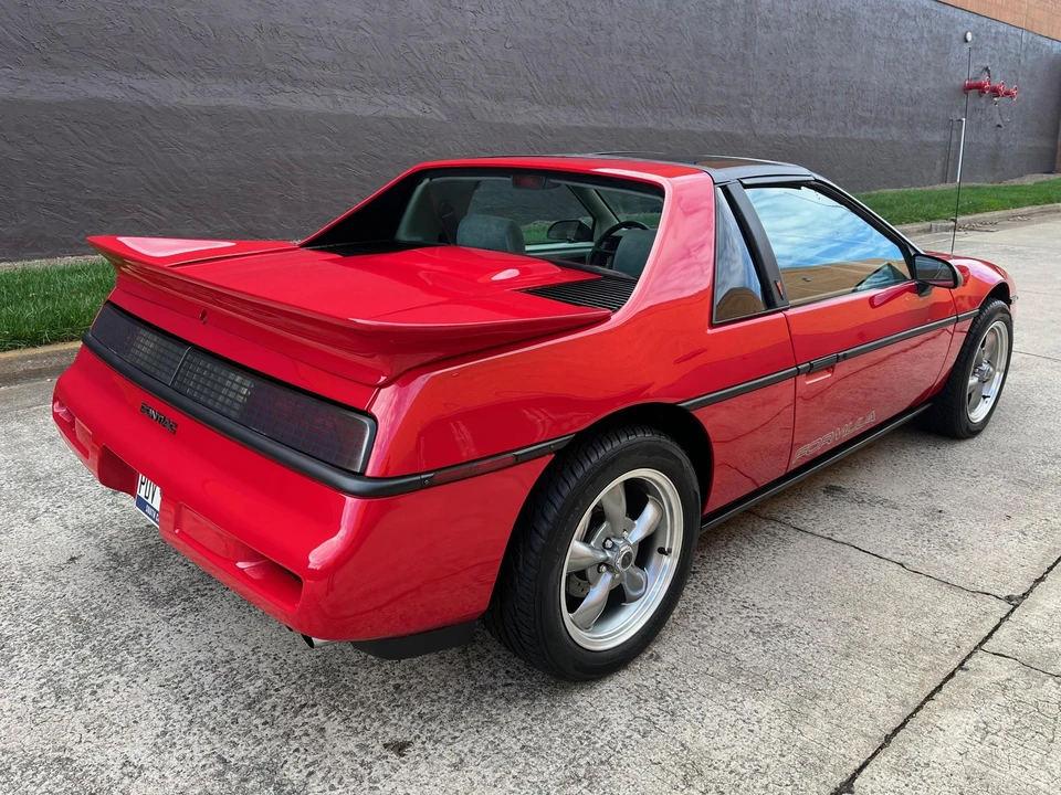 1988 Pontiac Fiero Formula - Image 9 of 31