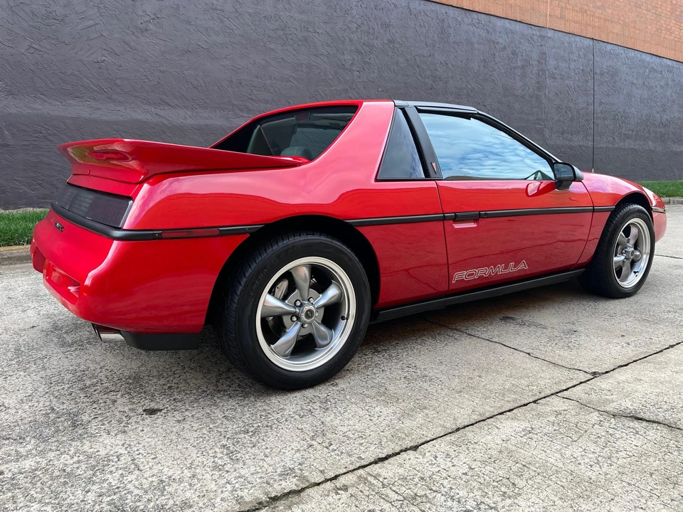 1988 Pontiac Fiero Formula - Image 7 of 31