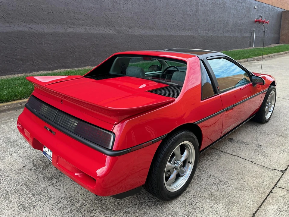 1988 Pontiac Fiero Formula - Image 8 of 31