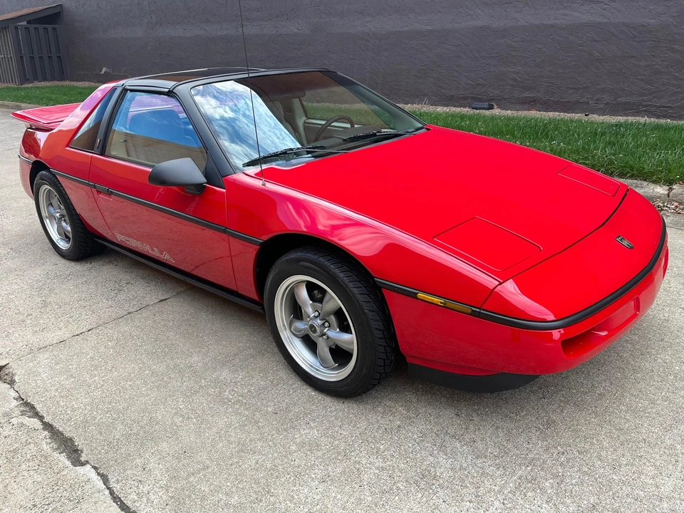 1988 Pontiac Fiero Formula - Image 4 of 31