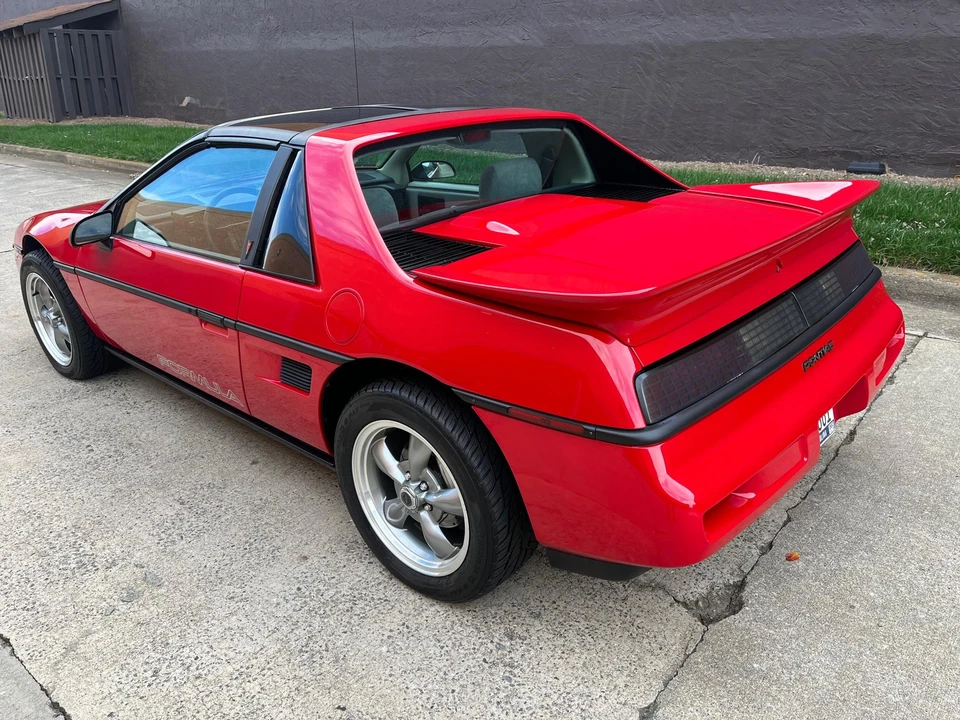 1988 Pontiac Fiero Formula - Image 14 of 31